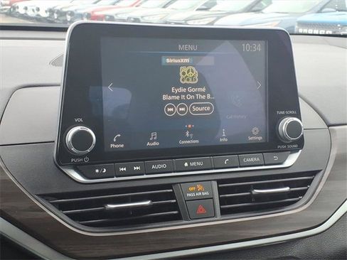 Used 2024 Nissan Altima 2.5 SV image 18