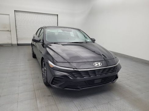 Used 2025 Hyundai Elantra SEL FWD image 14