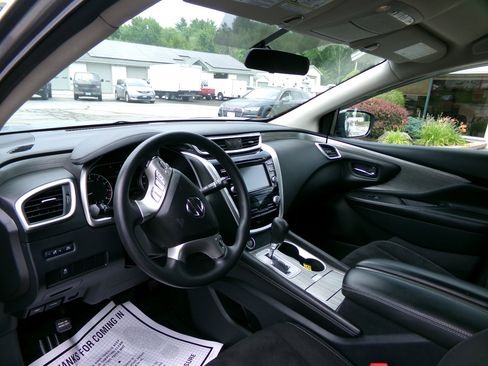 Used 2017 Nissan Murano S image 10