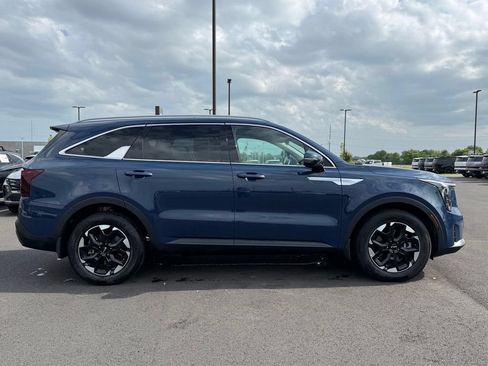Used 2025 Kia Sorento S FWD image 4
