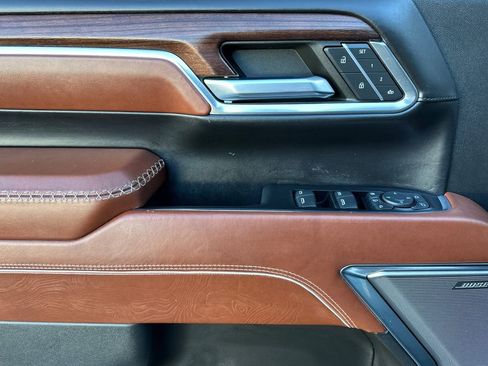 Used 2024 GMC Sierra 2500 Denali Ultimate AWD/4WD image 11