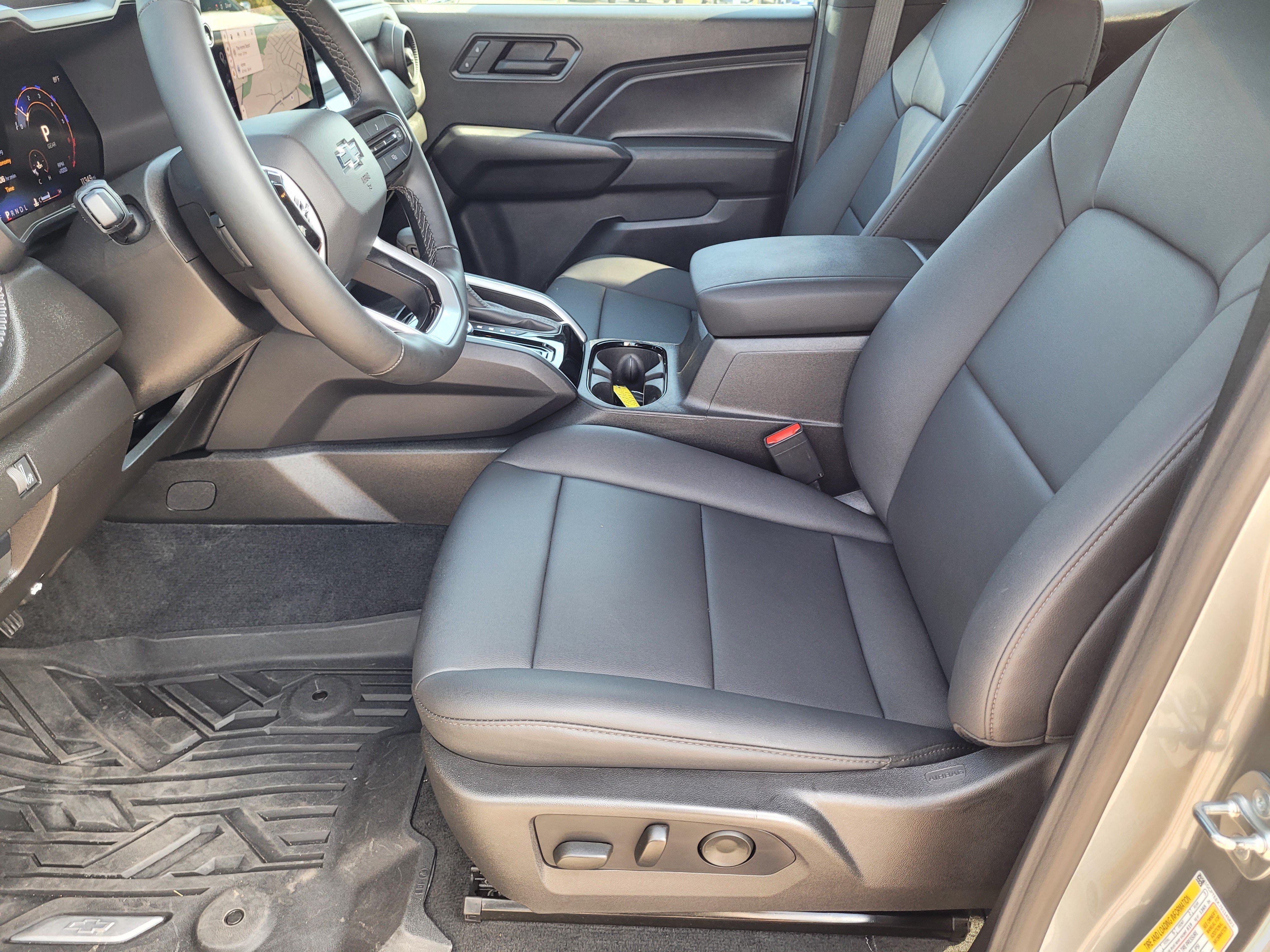 Used 2025 Chevrolet Colorado Trail Boss AWD/4WD image 24