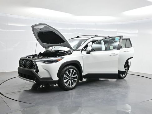Used 2023 Toyota Corolla Cross XLE w/ Convenience Package FWD image 47
