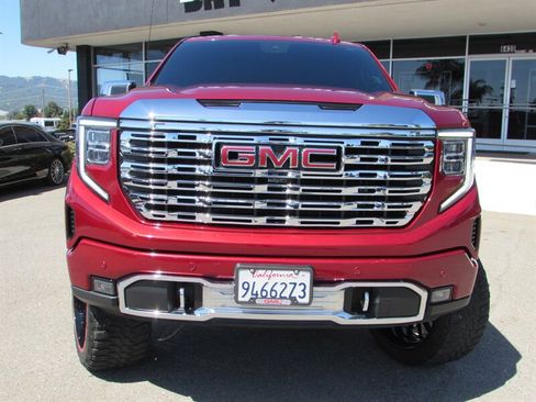 Used 2022 GMC Sierra 1500 Denali w/ Technology Package AWD/4WD image 2