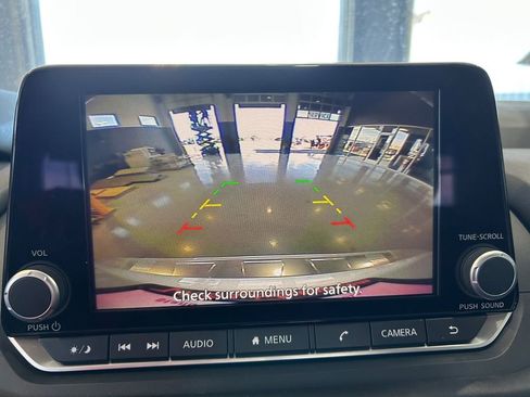 Used 2024 Nissan Rogue SV image 26