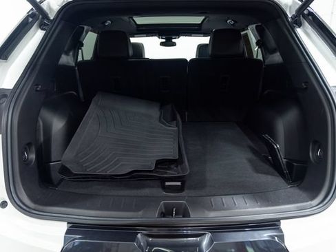 Used 2022 Chevrolet Blazer Premier w/ LPO, Black Grille Bar Package AWD/4WD image 9