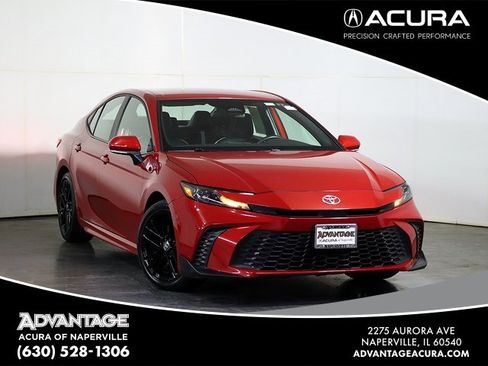 Used 2025 Toyota Camry SE image 1