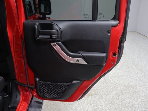 Used 2015 Jeep Wrangler Unlimited Sahara w/ Connectivity Group AWD/4WD image 18