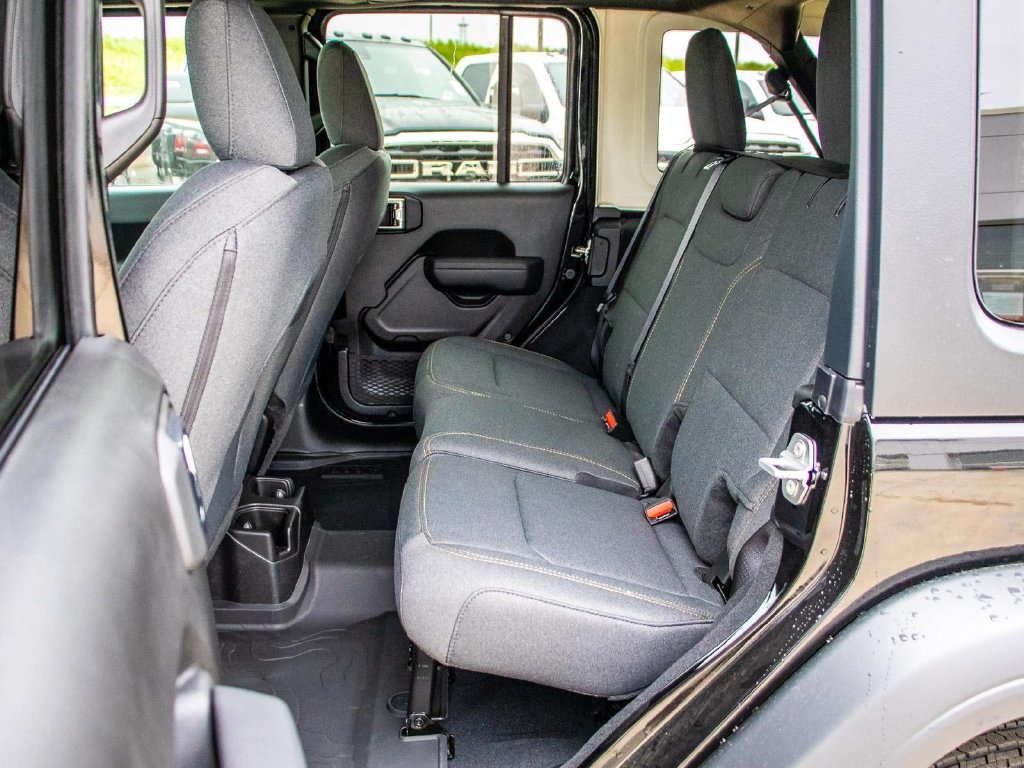 Used 2025 Jeep Wrangler Unlimited Sport AWD/4WD image 25