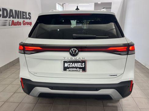 New 2025 Volkswagen Tiguan SE image 5