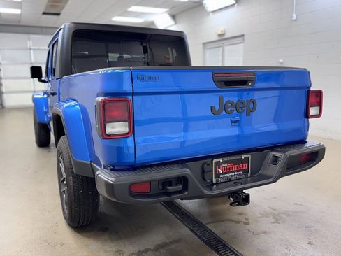 Used 2024 Jeep Gladiator Sport image 8