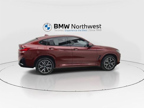 Used 2025 BMW X4 xDrive30i w/ Premium Package image 4