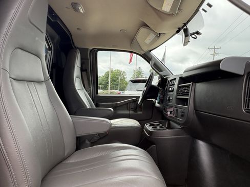 Used 2025 Chevrolet Express 2500 Extended RWD image 12