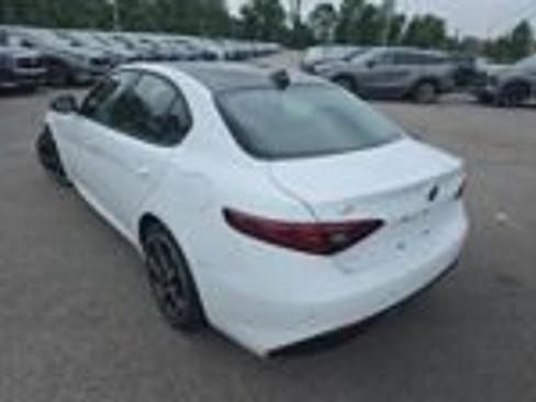 Used 2023 Alfa Romeo Giulia Veloce AWD/4WD image 2