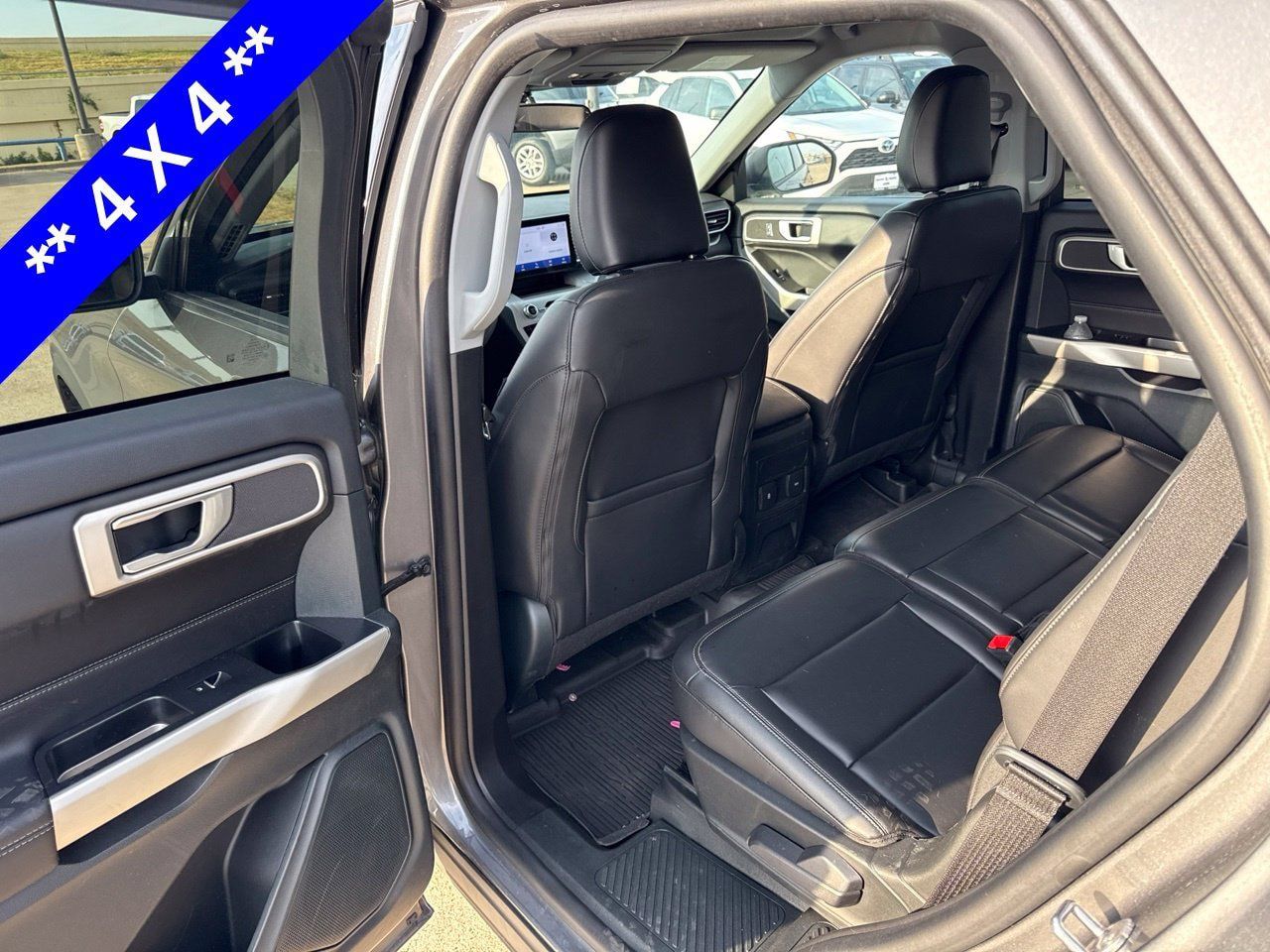 Used 2023 Ford Explorer XLT w/ Equipment Group 202A AWD/4WD image 8