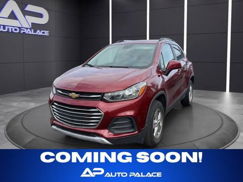 Used 2022 Chevrolet Trax LT w/ LT Convenience Package AWD/4WD image 1
