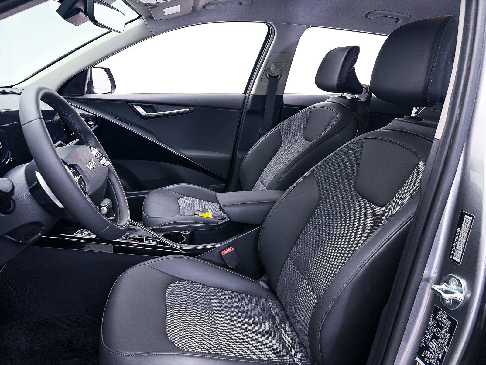 Used 2025 Kia Niro EX FWD image 19