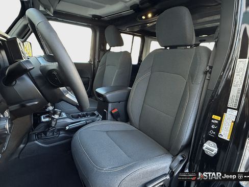 Used 2025 Jeep Wrangler Unlimited Sahara AWD/4WD image 12