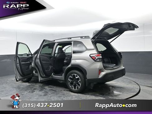 Used 2025 Subaru Forester Premium image 31