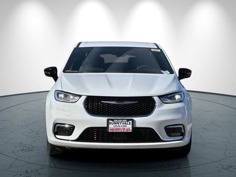 New 2026 Chrysler Pacifica Select image 9