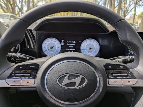 New 2025 Hyundai Elantra Limited FWD image 28