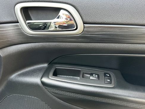 Used 2022 Jeep Grand Cherokee Laredo X image 22