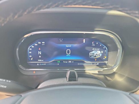 Used 2024 Chevrolet Tahoe Premier w/ Advanced Technology Package image 18