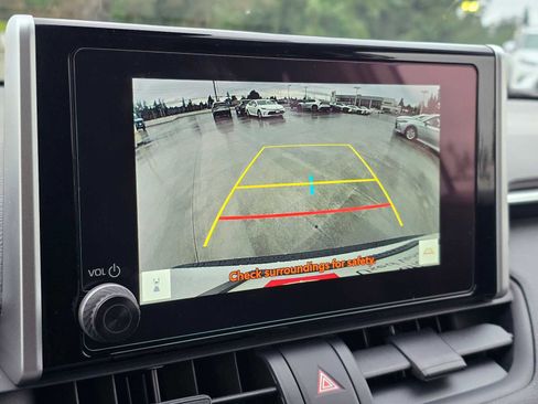 Certified 2025 Toyota RAV4 LE image 28