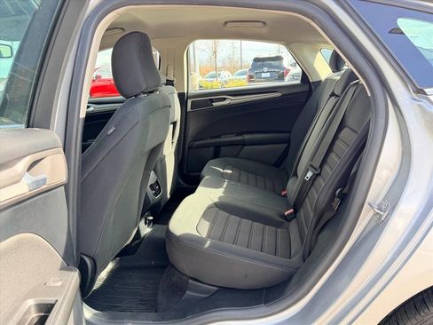 Used 2020 Ford Fusion SE image 11