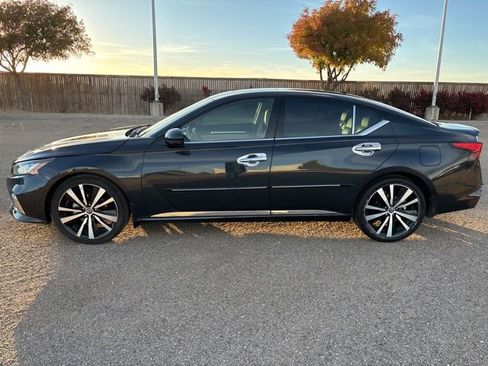 Certified 2020 Nissan Altima 2.0 Platinum image 3