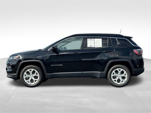 Used 2024 Jeep Compass Latitude AWD/4WD image 4