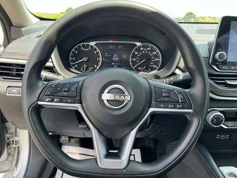 Used 2023 Nissan Altima 2.5 SV FWD image 17