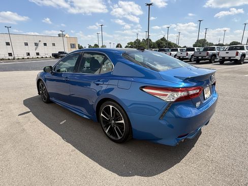 Certified 2018 Toyota Camry XSE FWD image 3