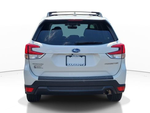 Used 2020 Subaru Forester Premium image 5
