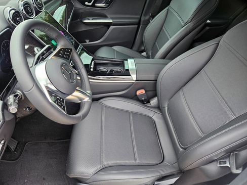 Certified 2026 Mercedes-Benz GLC 300 image 6