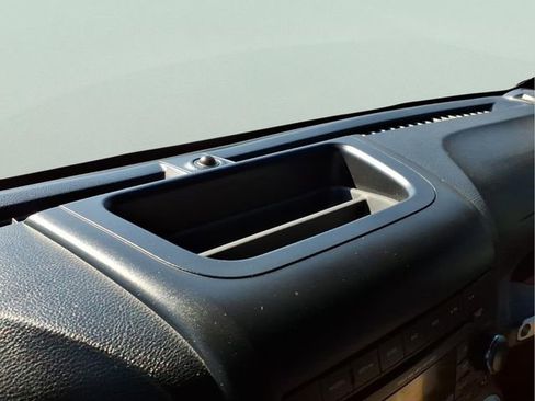 Used 2016 Jeep Wrangler Unlimited Sahara image 25