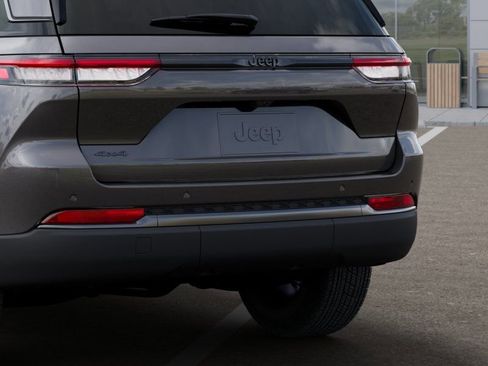 New 2026 Jeep Grand Cherokee Altitude image 13