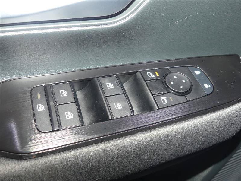 Used 2025 Nissan Kicks SV AWD/4WD image 20