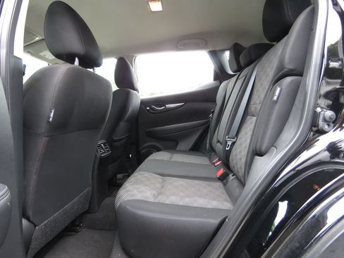 Used 2021 Nissan Rogue Sport SV AWD/4WD image 19