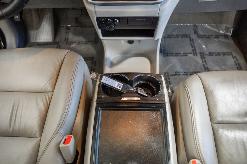 Used 2017 Toyota Sienna XLE w/ XLE Navigation Package FWD image 20