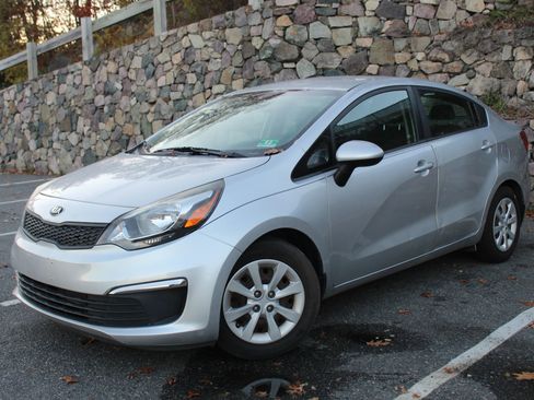 Used 2016 Kia Rio LX image 2
