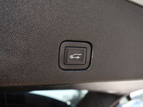 Used 2025 Cadillac XT6 Premium Luxury image 11