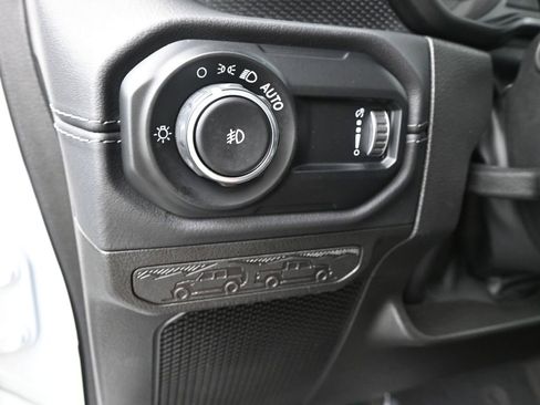 Used 2025 Jeep Wrangler Unlimited Rubicon image 25