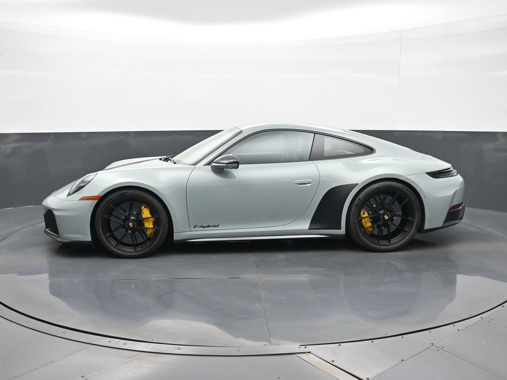 Certified 2025 Porsche 911 Carrera GTS RWD image 2