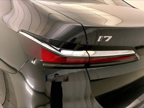Certified 2023 BMW i7 xDrive60 w/ Executive Package 2 AWD/4WD image 27