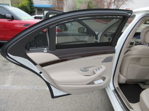 Used 2017 Mercedes-Benz S 550 Sedan image 38