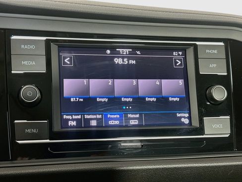 Used 2024 Volkswagen Jetta SE w/ Panoramic Sunroof Package FWD image 21