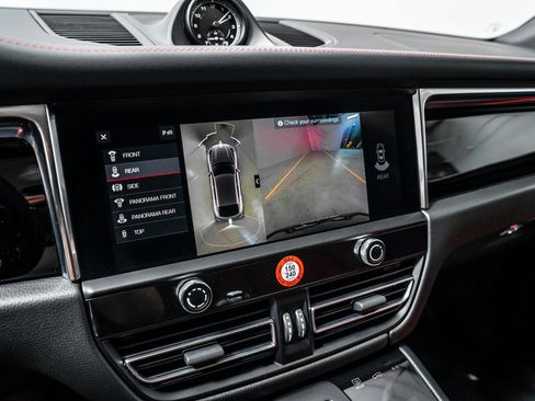 Used 2025 Porsche Macan image 18