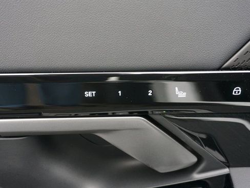 Used 2026 BMW 530i xDrive w/ Premium Package image 9