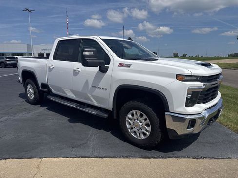 Used 2025 Chevrolet Silverado 2500 LT AWD/4WD image 5
